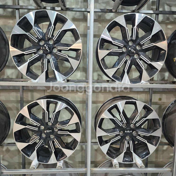 카니발KA4 중고19인치 휠--0