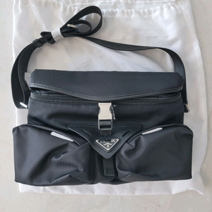 프라다 이도현 변우석 메신저백