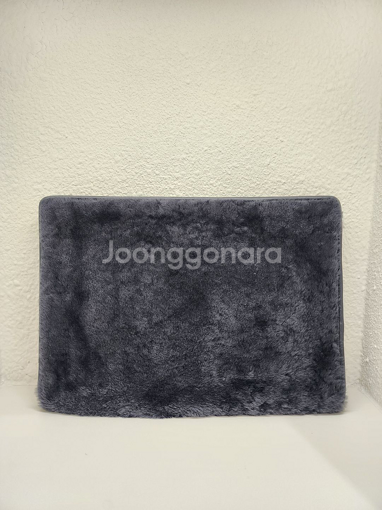 발렌시아가 퍼 클러치 블랙 443658--1