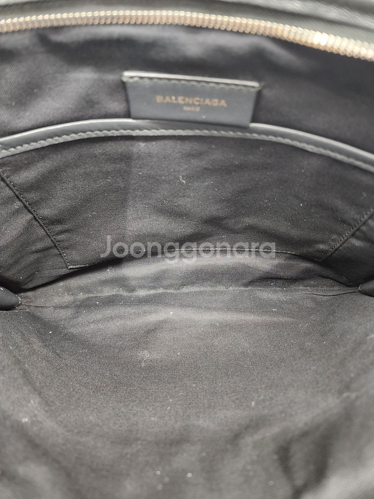 발렌시아가 퍼 클러치 블랙 443658--4
