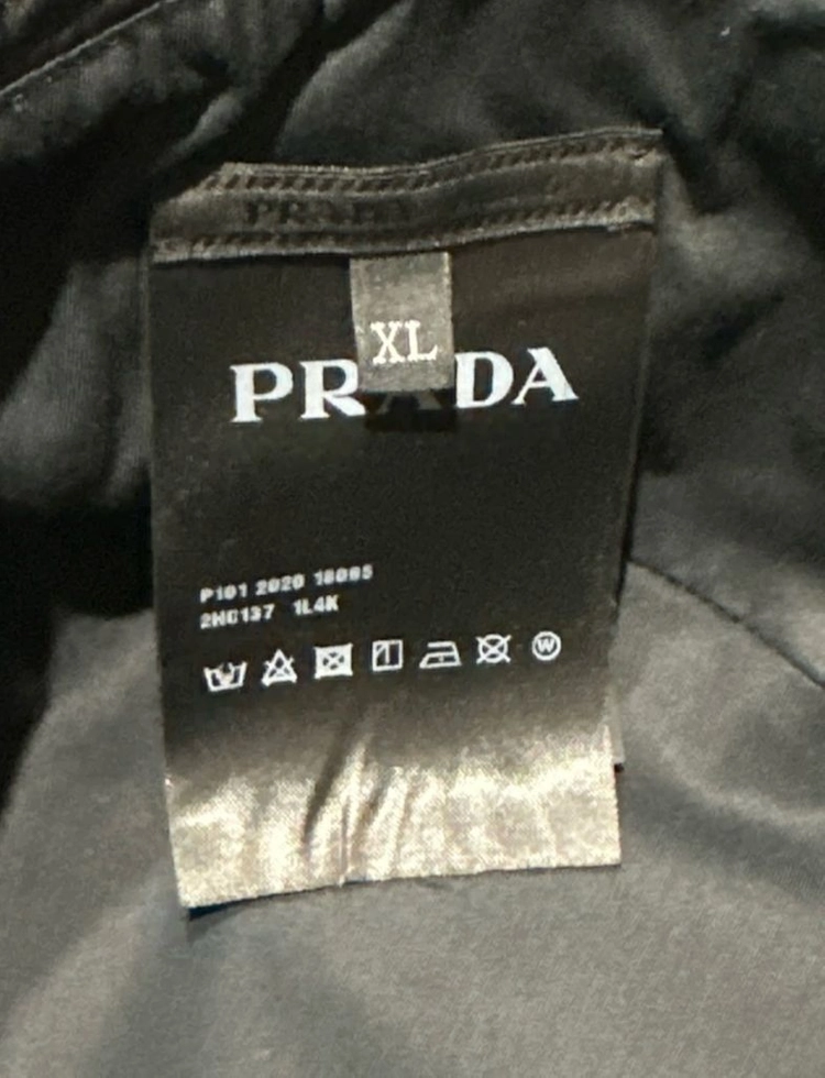 프라다 블랙 버킷햇 이미지