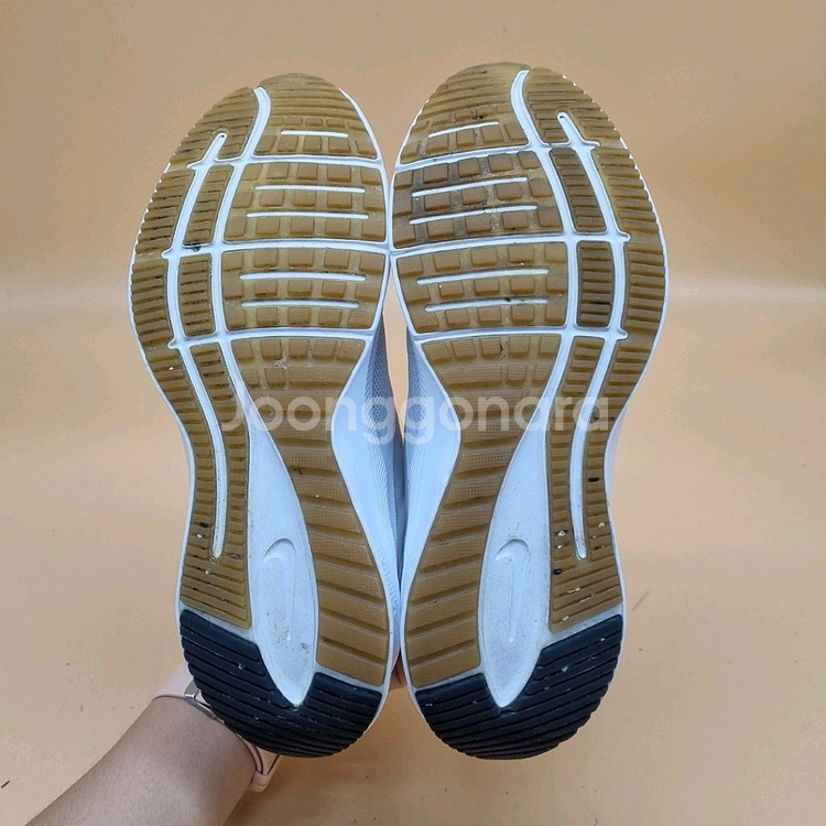 나이키 퀘스트3 런닝화 240--2