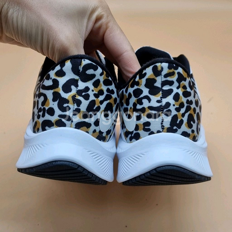 나이키 퀘스트3 런닝화 240--3