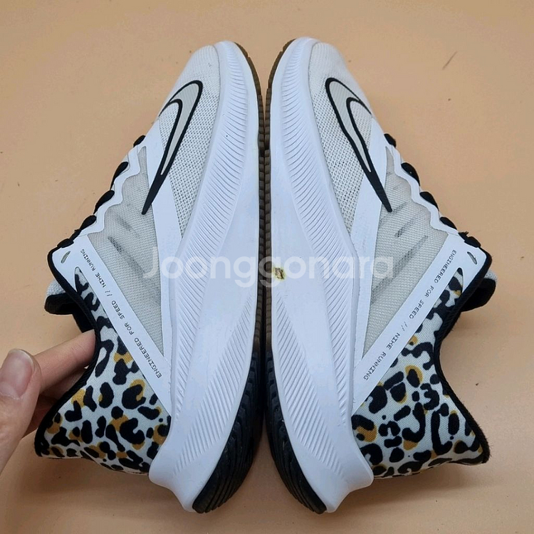 나이키 퀘스트3 런닝화 240--4