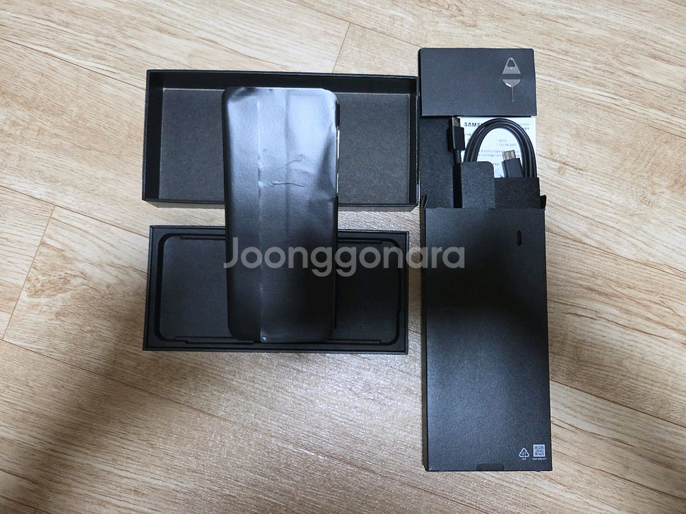 갤럭시 Z플립 5 자급제 512 민트색상 판매합니다.--1