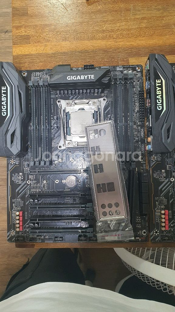 기가바이트 X299 UD4 Pro메인보드i7-7800x--0