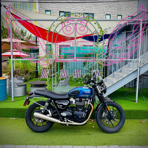 트라이엄프 스트리트 트윈900 이미지