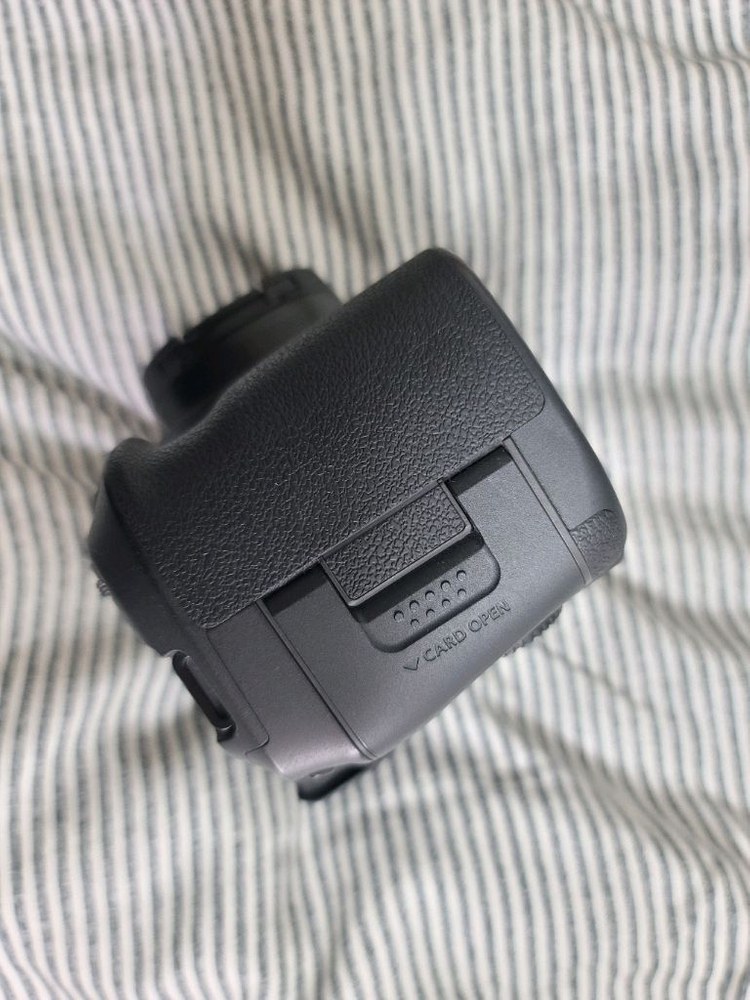 캐논 R5 mark2 알오막투 RF 28mm 팬케익렌즈 이미지