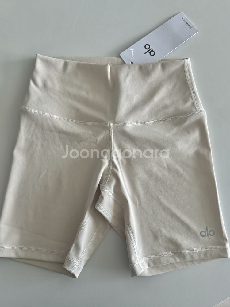 alo 알로 요가 5인치 숏츠 팬츠 (새상품)--1