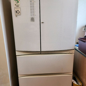 LG 김치냉장고 R-D573GQZW 565L 판매합니다
