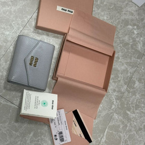 미우미우 반지갑