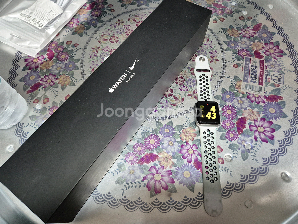 애플워치3 나이키 에디션 38MM 실버팝니다.--0