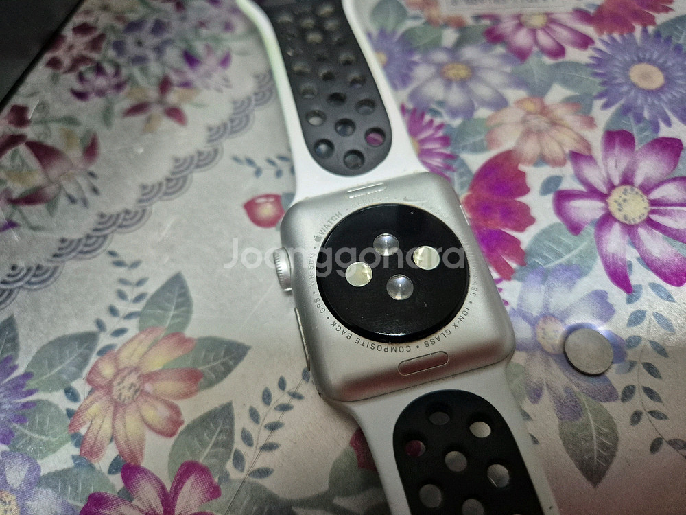 애플워치3 나이키 에디션 38MM 실버팝니다.--1