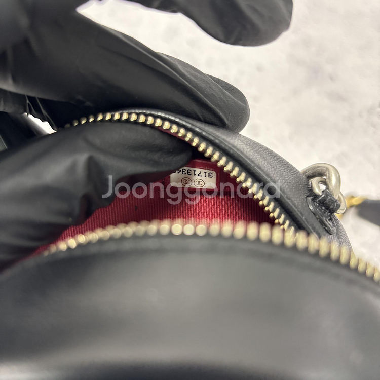 샤넬 19 동그리백 블랙 램스킨 은장 체인 미니백--9