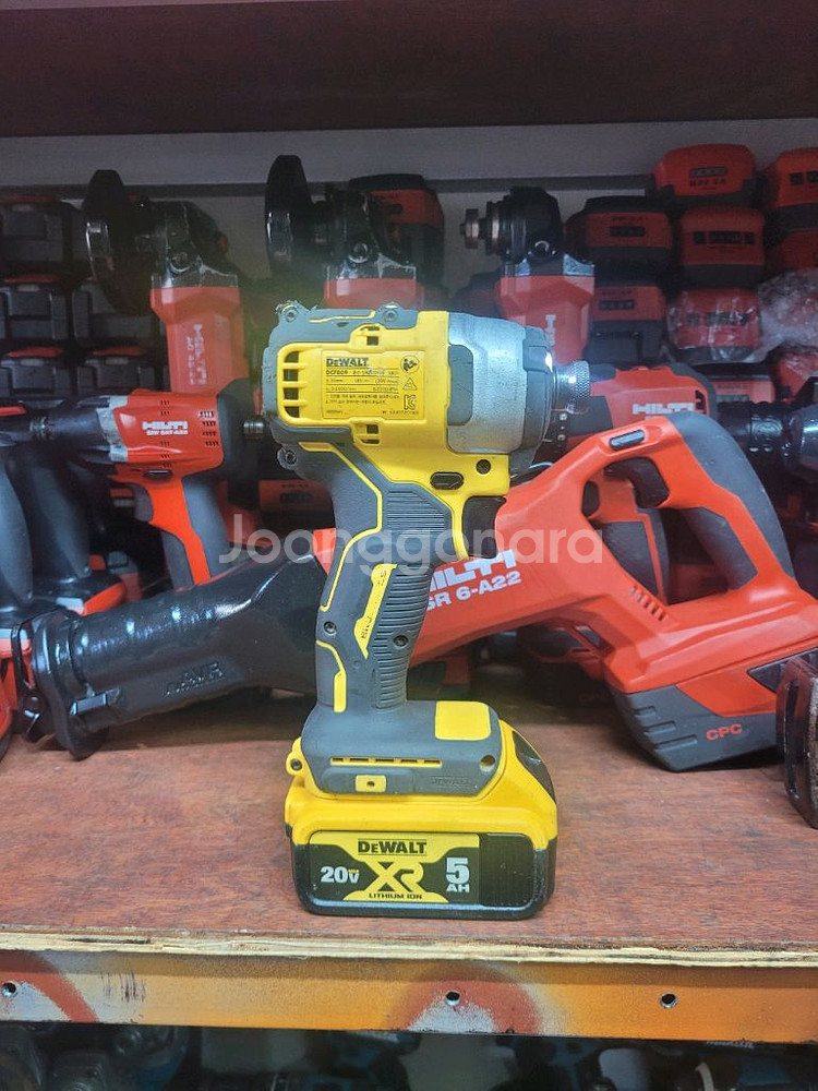 디월트임팩드릴 DCF809 충전임팩드라이버--2