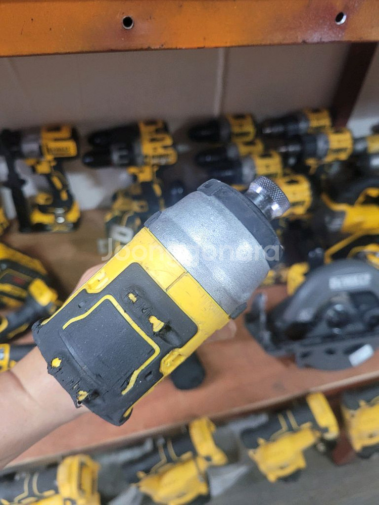 디월트임팩드릴 DCF809 충전임팩드라이버--4