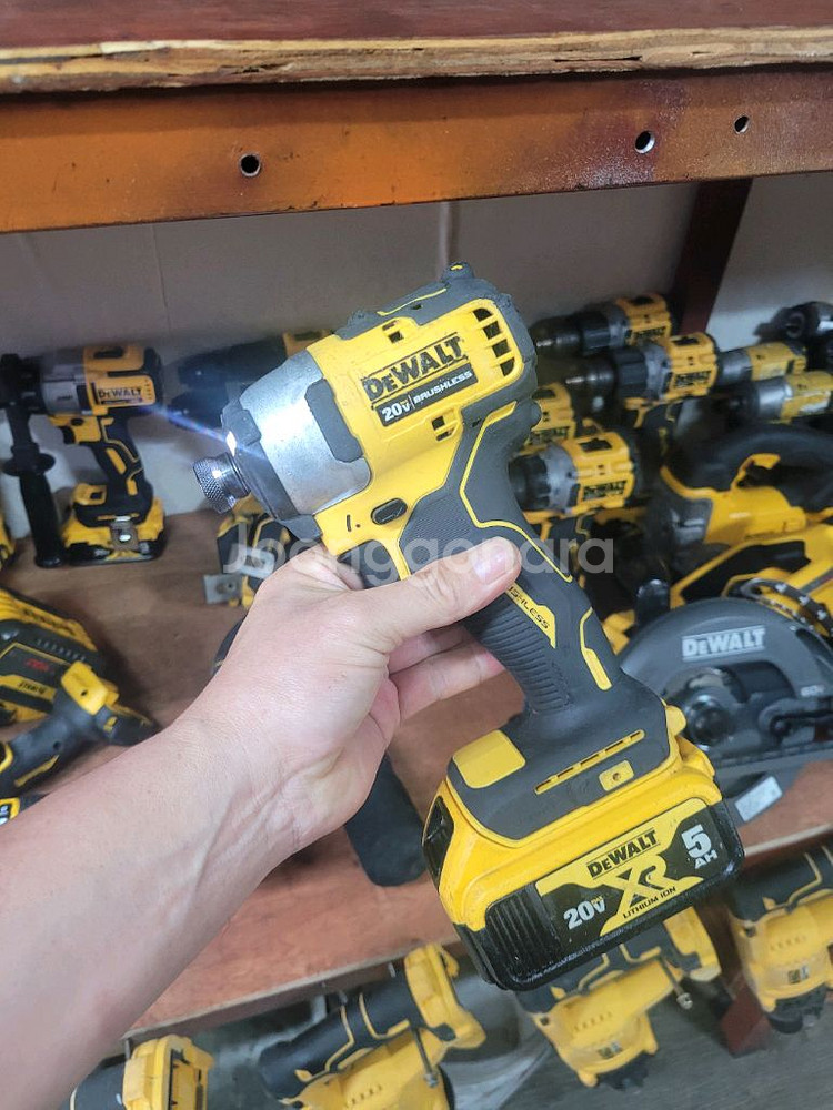 디월트임팩드릴 DCF809 충전임팩드라이버--5