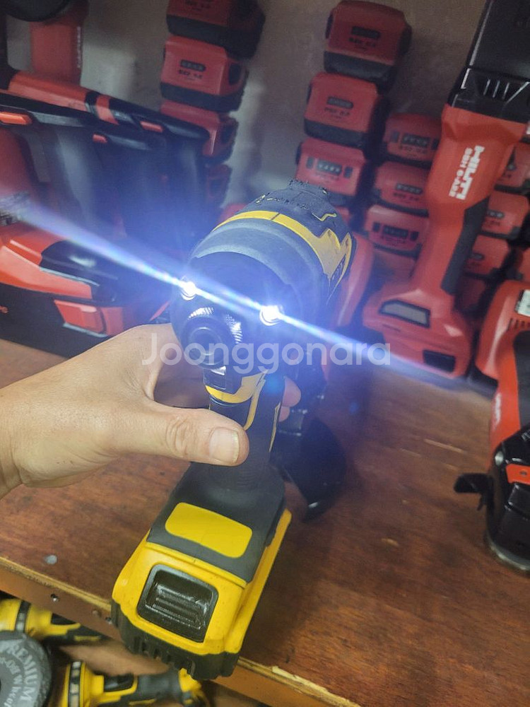 디월트임팩드릴 DCF809 충전임팩드라이버--7