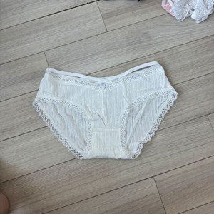 하얀색 여성팬티 택포