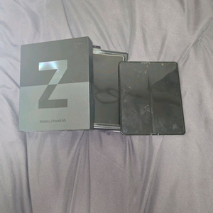 갤럭시 Z Fold3 5G 블랙 색상입니다. 512
