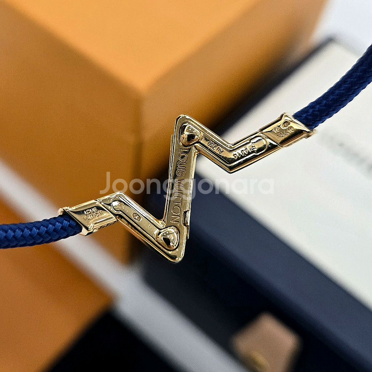 루이비통 볼트 업사이드 다운 플레이 라지 팔찌--3