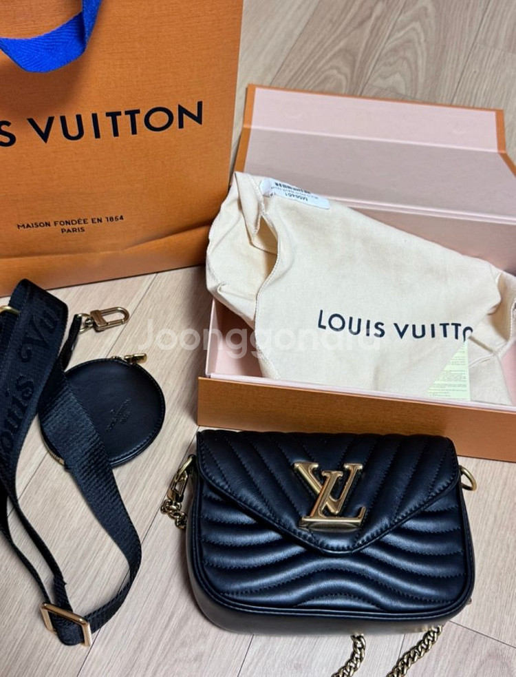 루이비통 뉴웨이브 멀티 포쉐트--0