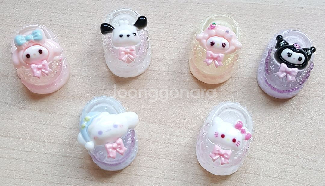 산리오 슬리퍼 지비츠 마그넷 키링 파츠(야광)--2