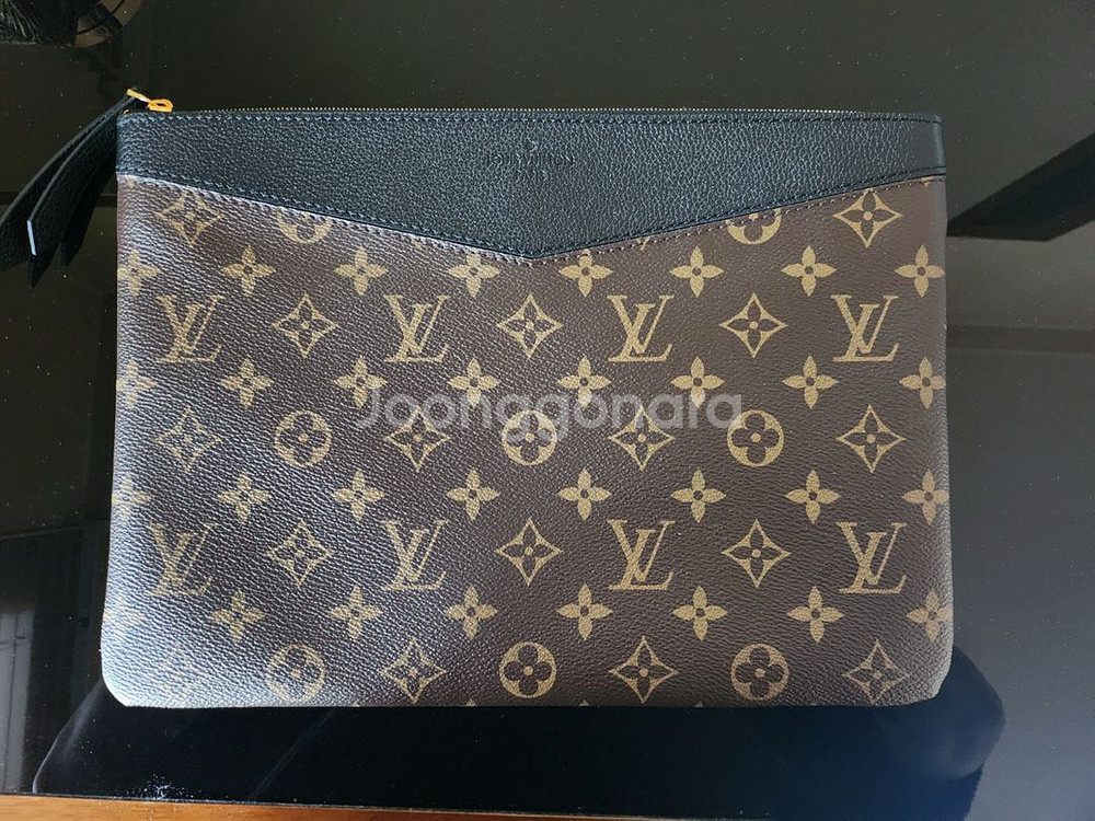 루이비통 데일리 모노그램 캔버스 파우치 블랙--1