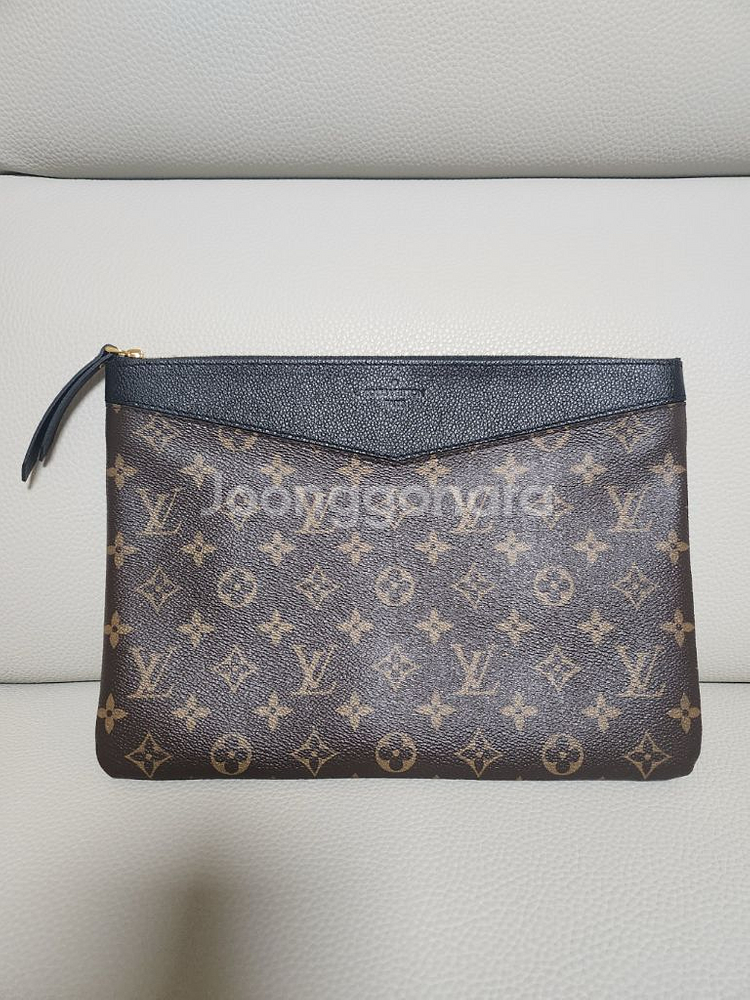 루이비통 데일리 모노그램 캔버스 파우치 블랙--0