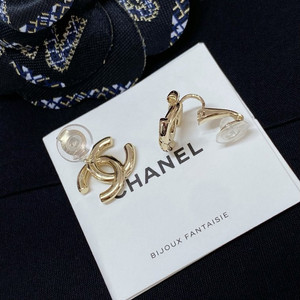 Chanel 여성용 업사이클링 펜던트 피어싱 귀걸이