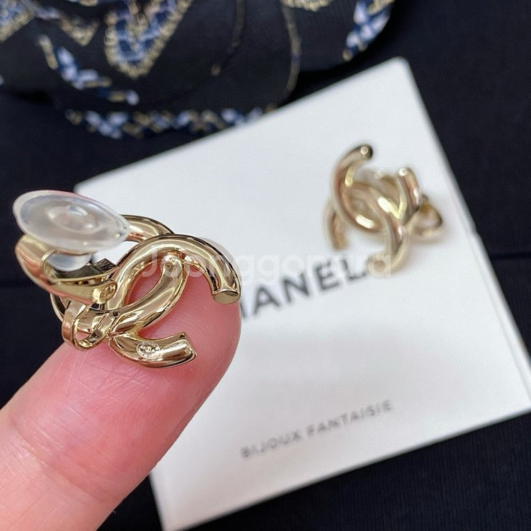 Chanel 여성용 업사이클링 펜던트 피어싱 귀걸이--5