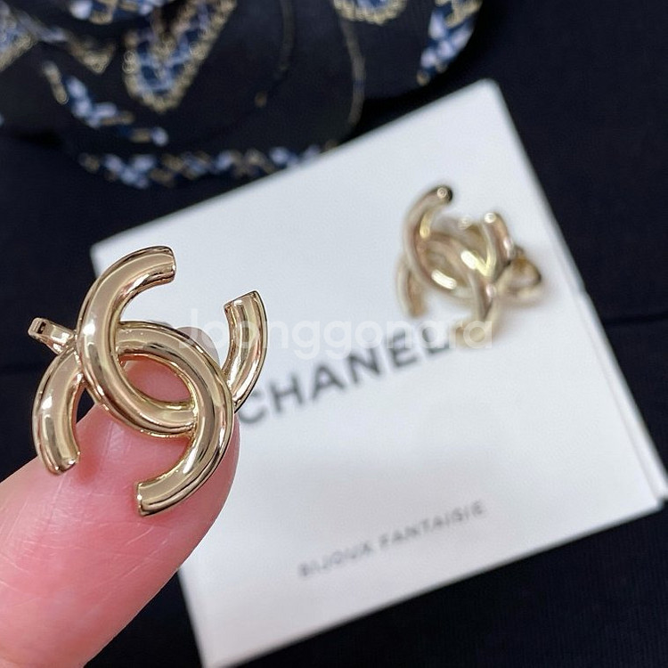 Chanel 여성용 업사이클링 펜던트 피어싱 귀걸이--1
