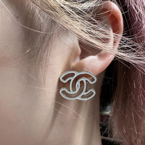 chanel 업사이클링 펜던트 피어싱 귀걸이