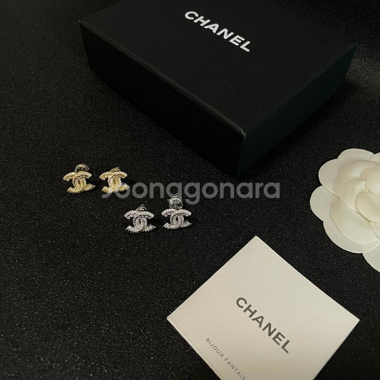 Chanel 업사이클링 펜던트 피어싱 귀걸이--5