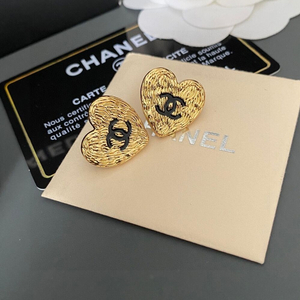 Chanel 업사이클링 펜던트 피어싱 귀걸이