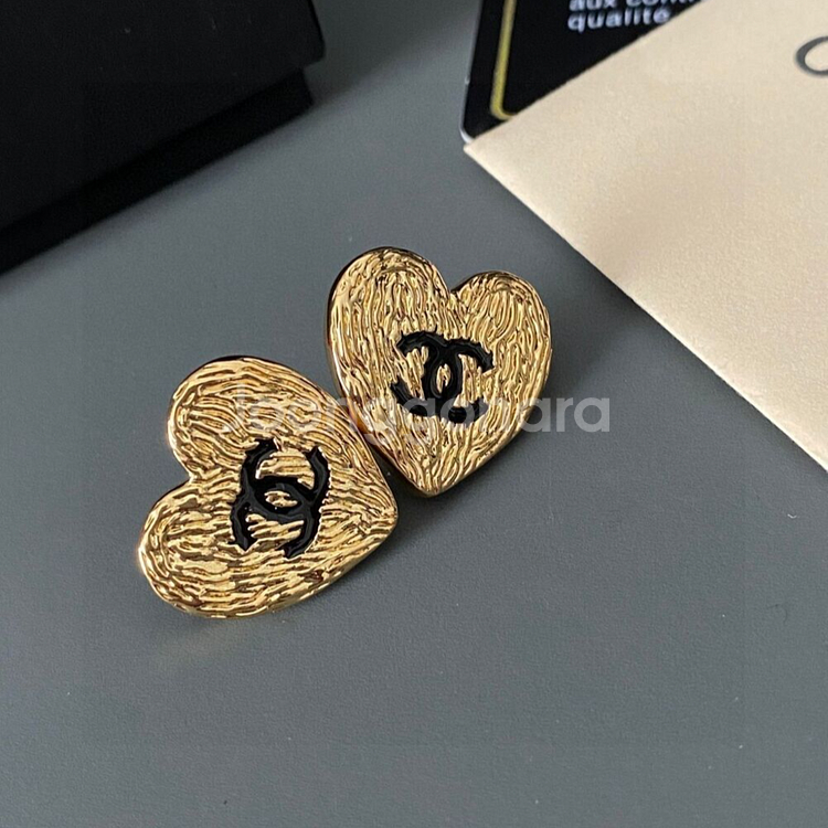 Chanel 업사이클링 펜던트 피어싱 귀걸이--2