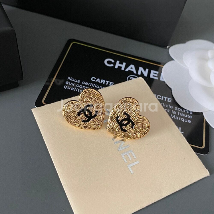 Chanel 업사이클링 펜던트 피어싱 귀걸이--4