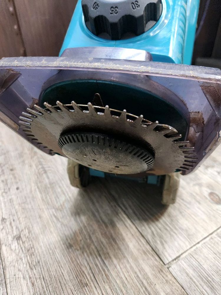 마끼다 18V 무선 충전 잔디깍기 예초기 이미지