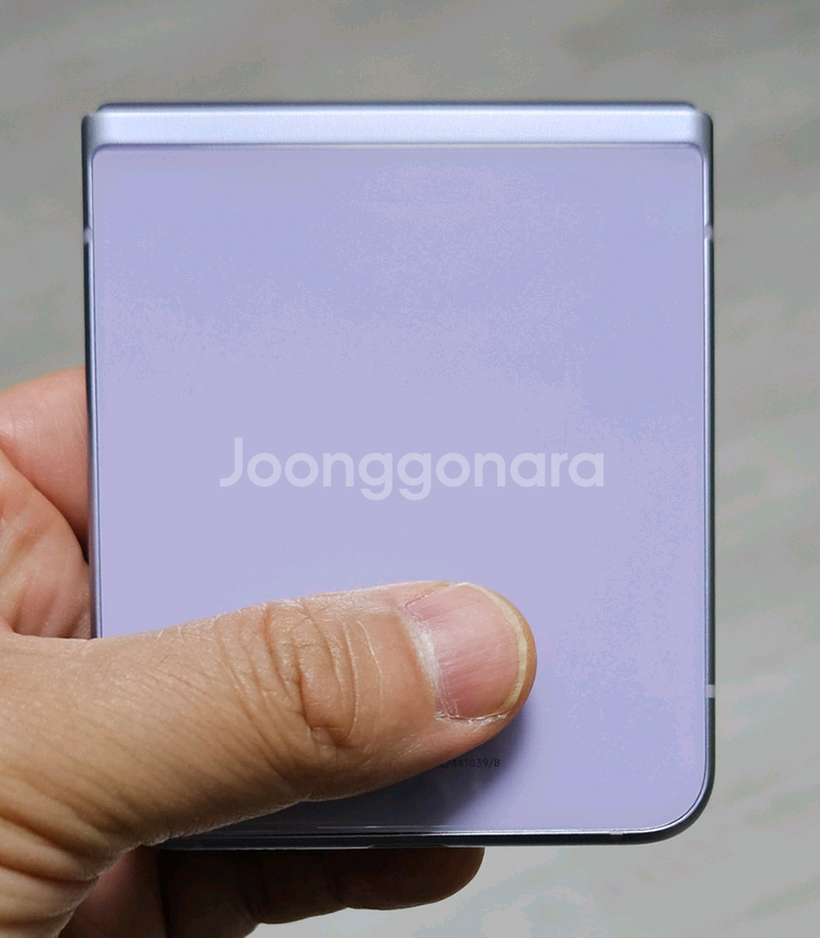 갤럭시 Z플립3 라벤더 256GB 싸게 팝니다.--3