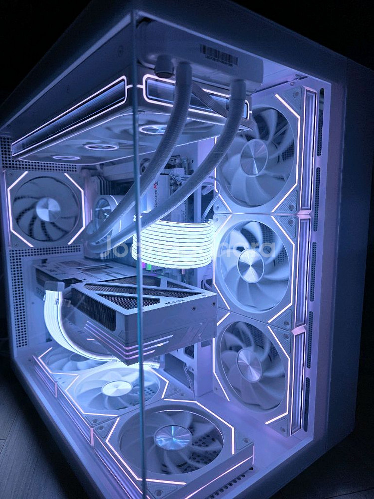 라이젠 9600X RTX5070TI 고사양 화이트컴--1