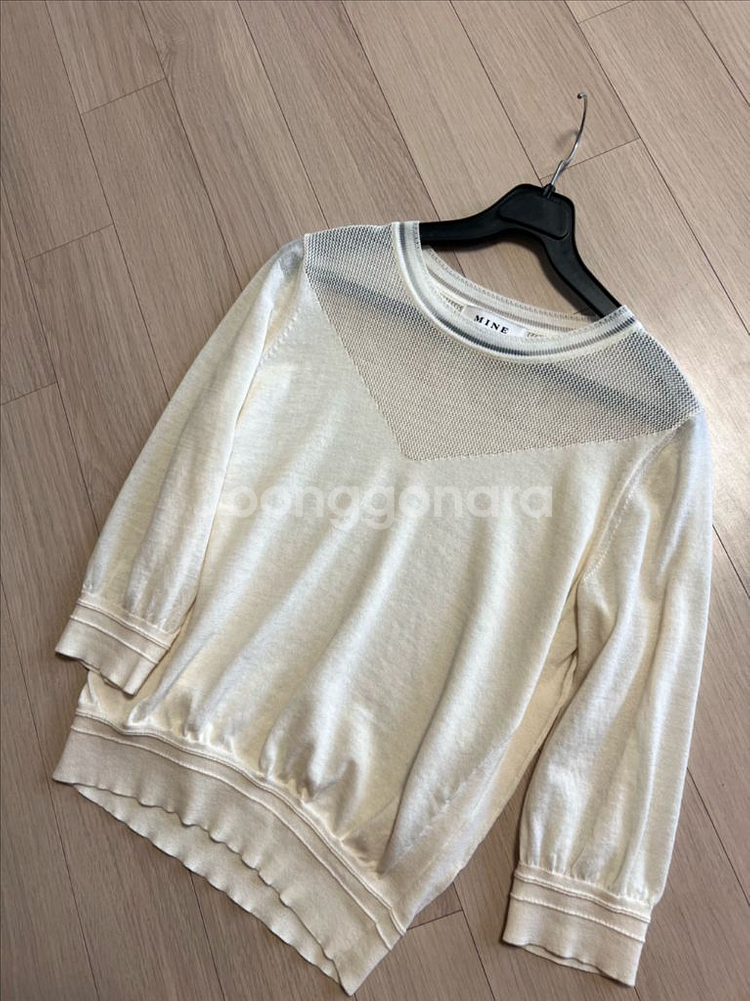 한섬 마인 MINE 펀칭 매쉬 배색 니트 탑 블라우스--4