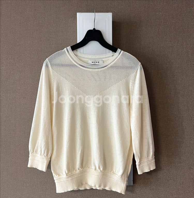 한섬 마인 MINE 펀칭 매쉬 배색 니트 탑 블라우스--2