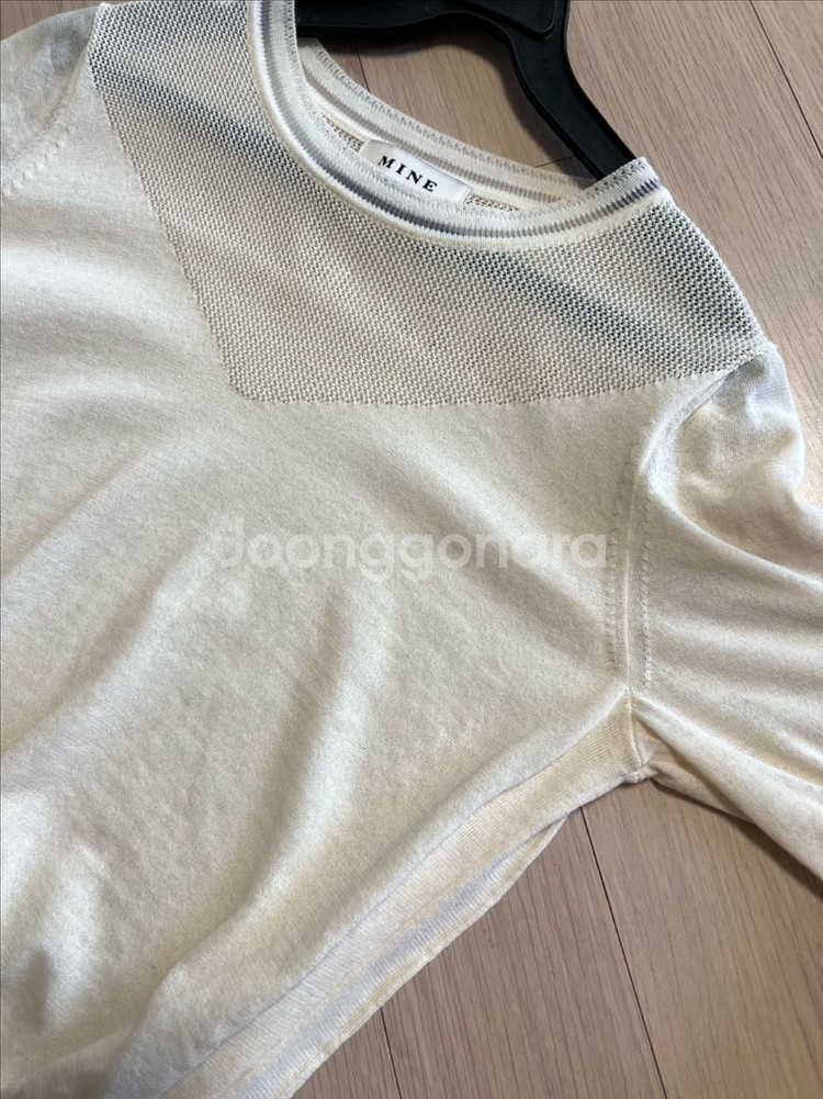 한섬 마인 MINE 펀칭 매쉬 배색 니트 탑 블라우스--5