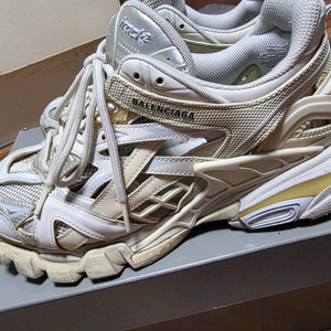 발렌시아가 트랙2 화이트