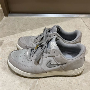 나이키 에어포스 1 레트로 (255)