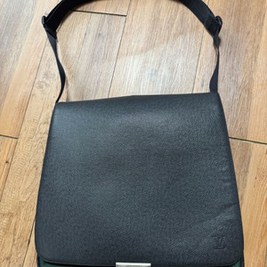루이비통 타이가 빅터 크로스, 메신저 백(M30148)