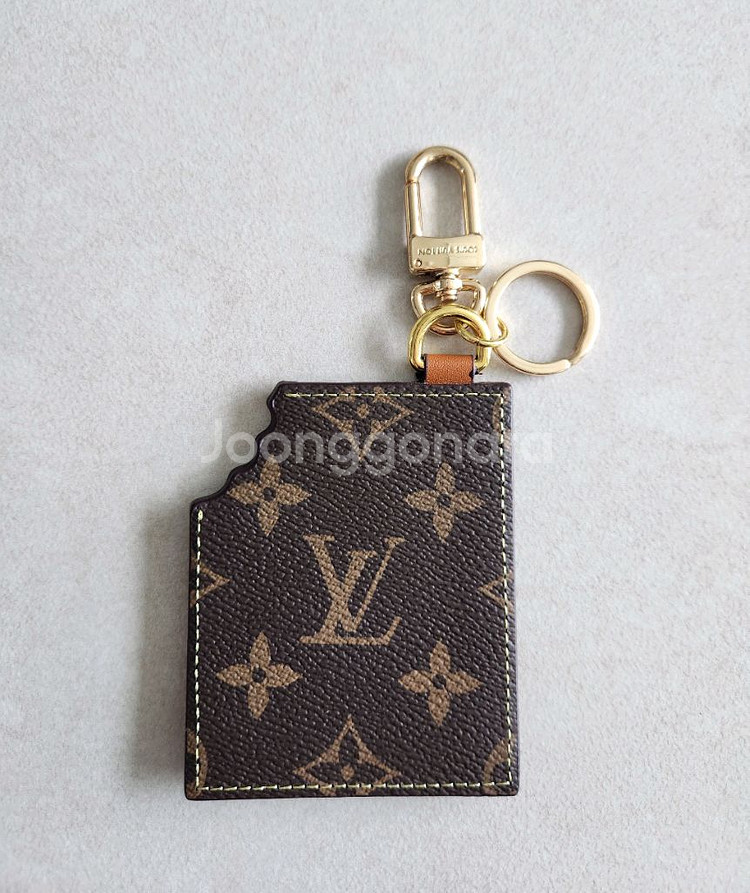 [미사용&새제품] 루이비통 초콜 바 키링(각인완벽)--0