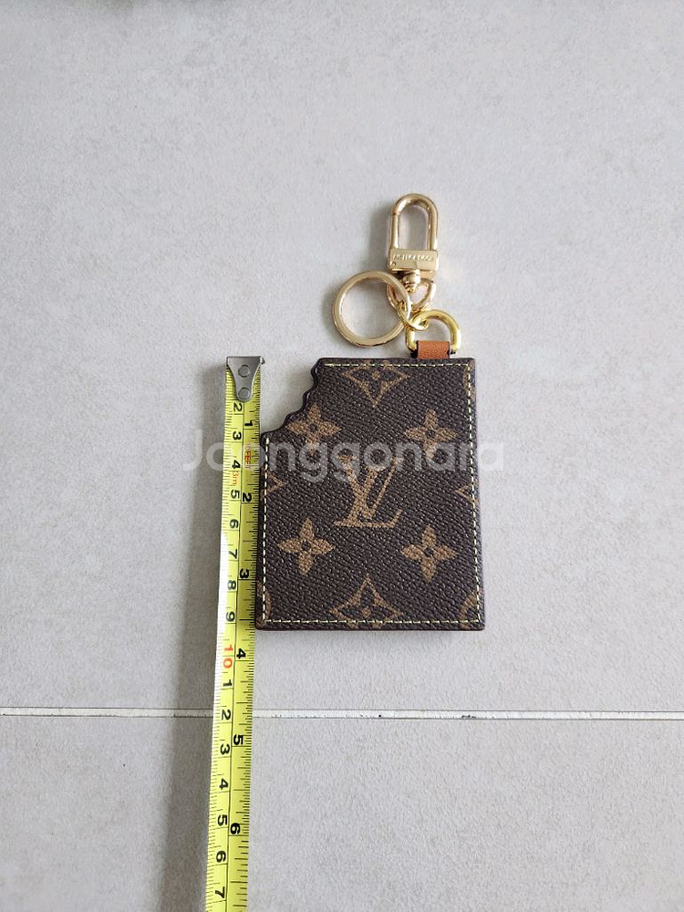 [미사용&새제품] 루이비통 초콜 바 키링(각인완벽)--3
