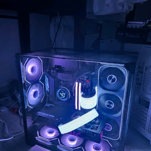 라이젠7 9800x3d rtx5080 리안리 고사양PC
