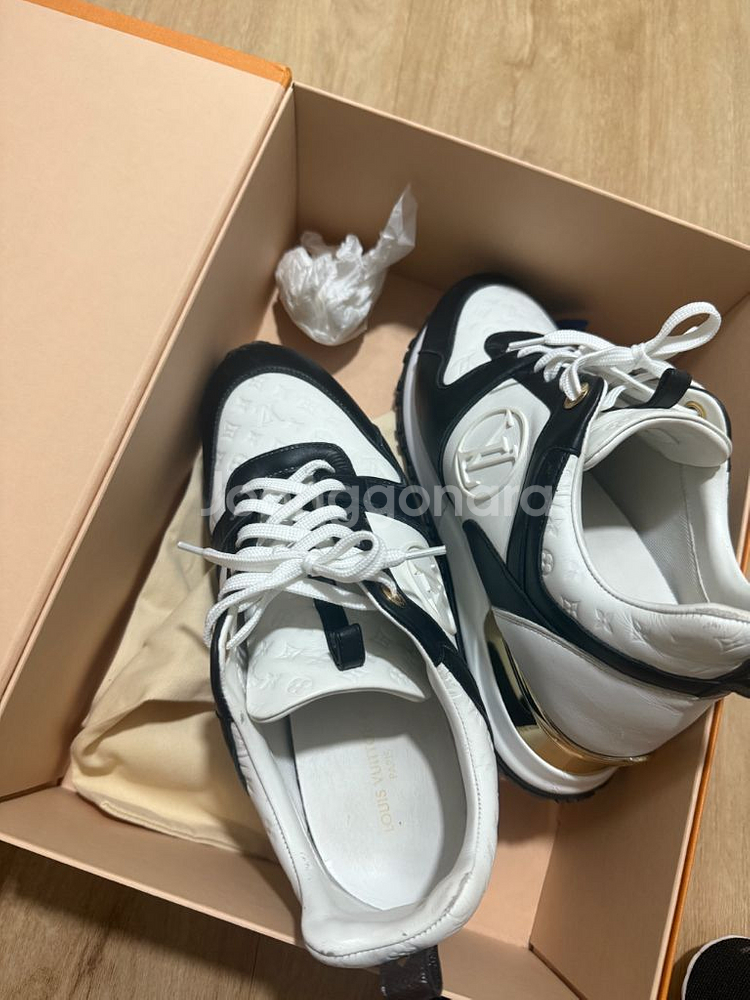 정품 루이비통 런어웨이 펄스 스니커즈--0